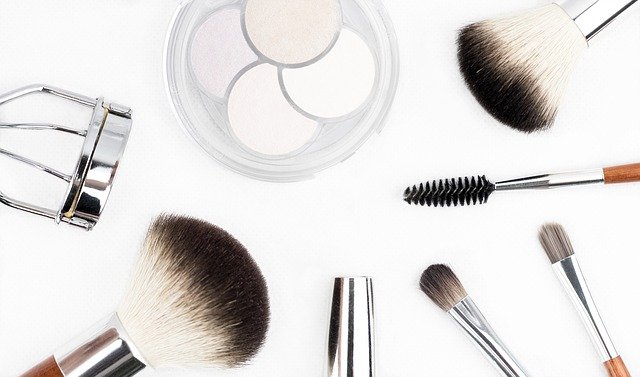 Umíte si správně vybrat make-up?